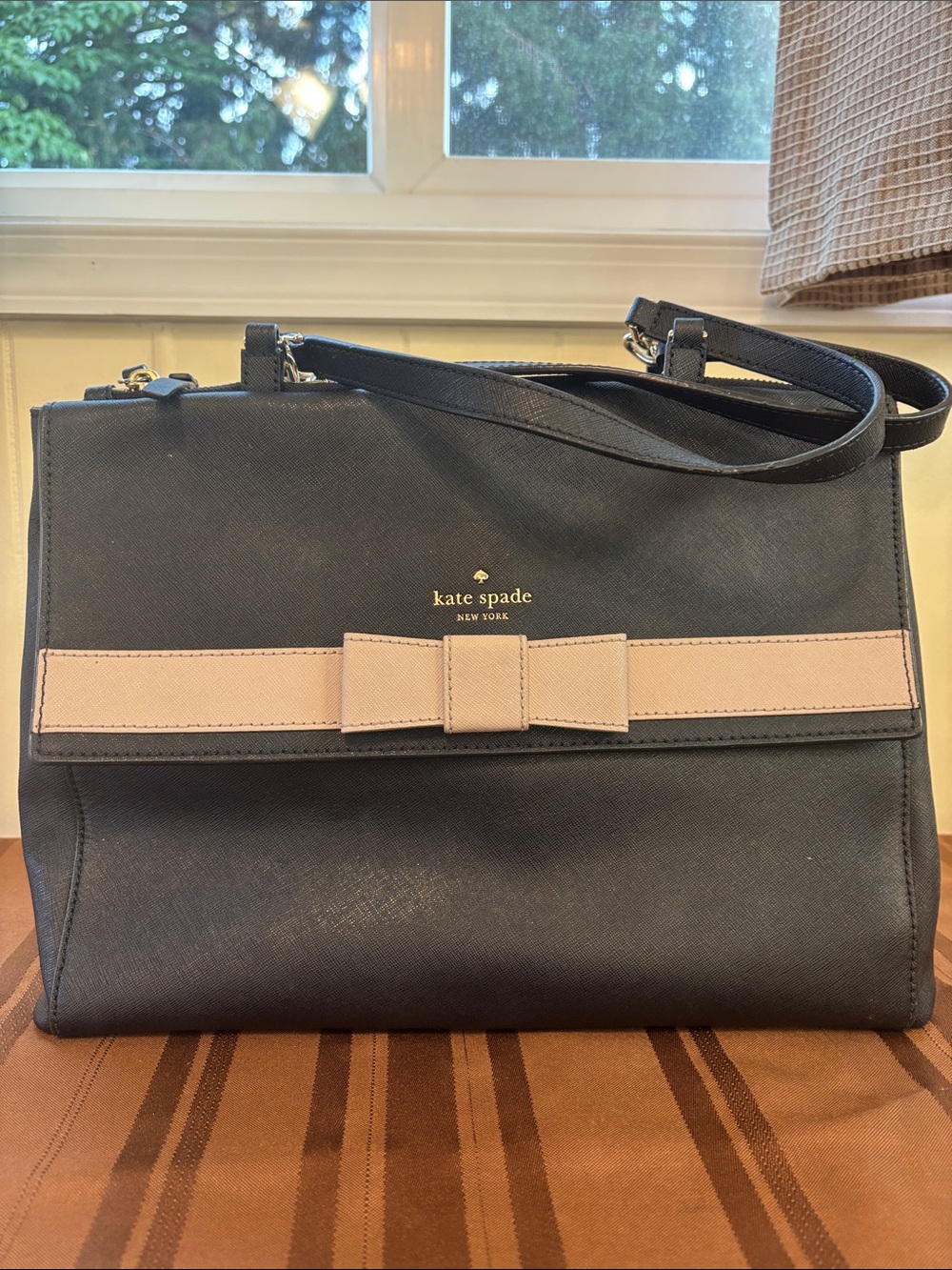 EUC Kate Spade Kirk Park Saffiano Leather Tote Satchel – Black & Mousse Frosting